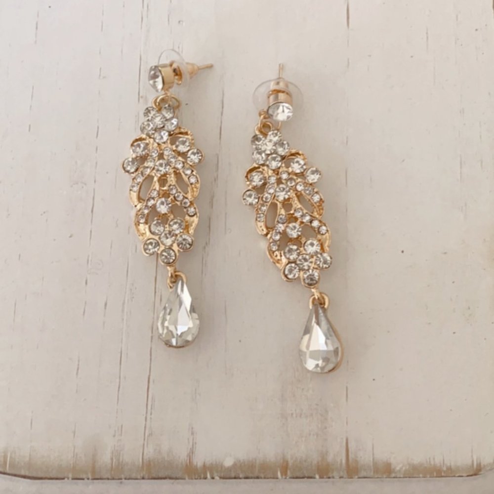 Rhinestone gold toned anthro drop earrings crystal